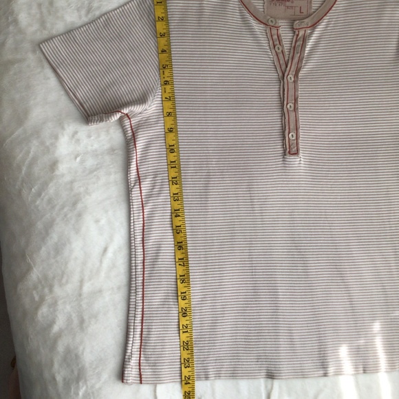 Celio White with Tan Stripes Henley  size L ( runs like a M ) - Picture 5 of 5
